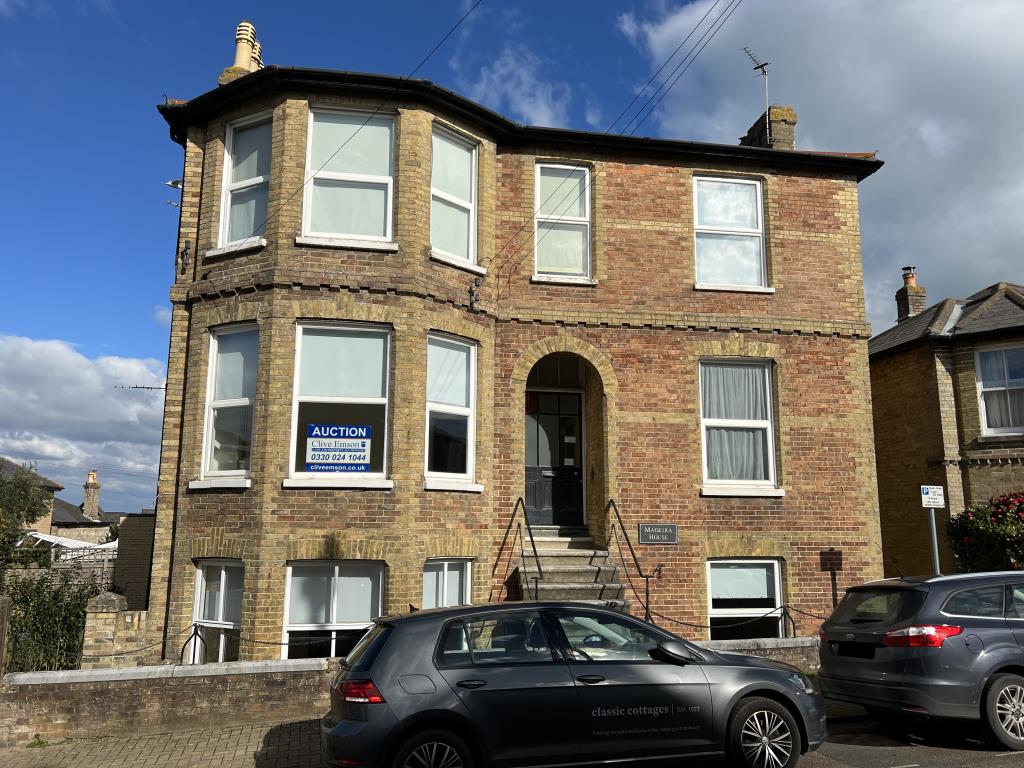 Lot: 23 - PAIR OF FLATS FOR INVESTMENT OR OCCUPATION - Front View of Madeira House, Investment Opportunity in Seaview Isle of Wight